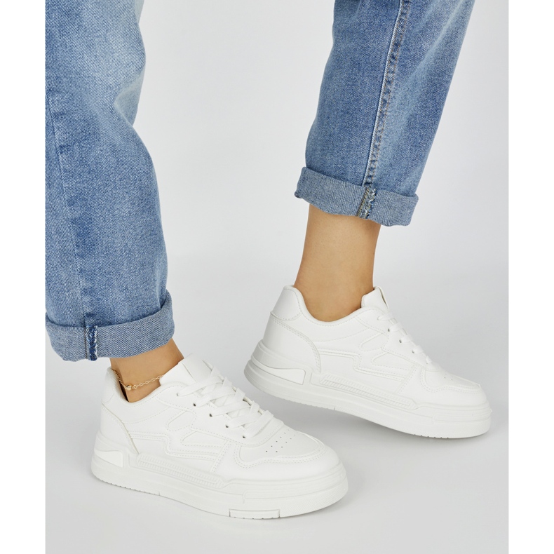 Zapatillas blancas de mujer en la plataforma. blanco 2 Zapatillas blancas de mujer en la plataforma. blanco 2