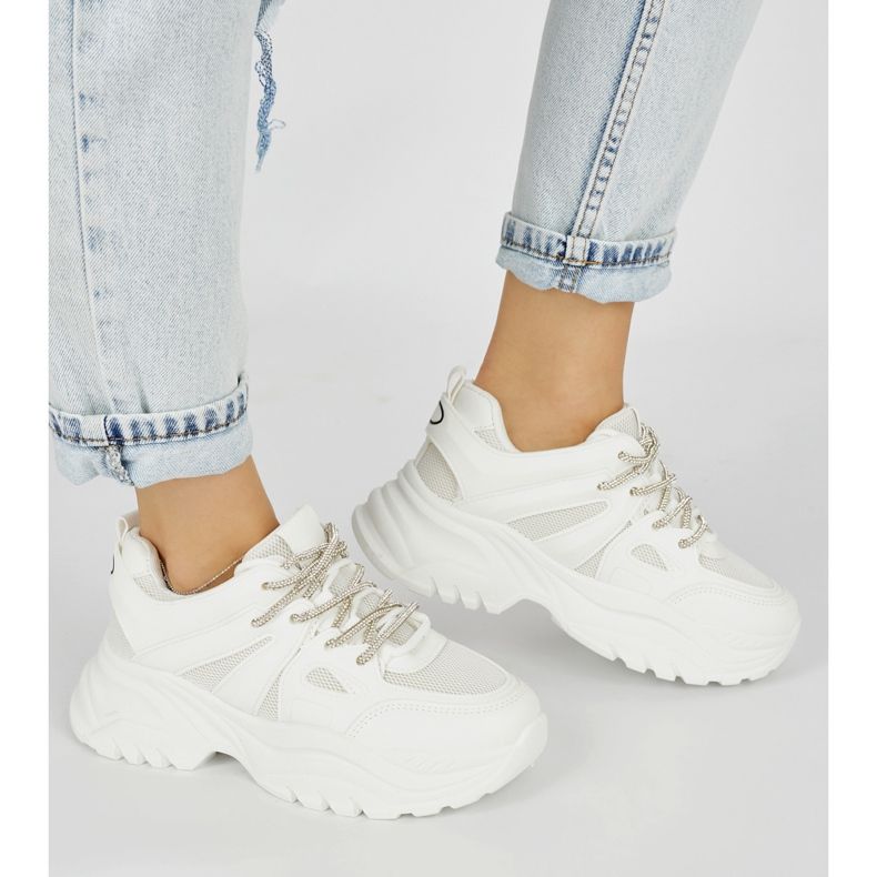 Zapatillas blancas de mujer. blanco 1 Zapatillas blancas de mujer. blanco 1