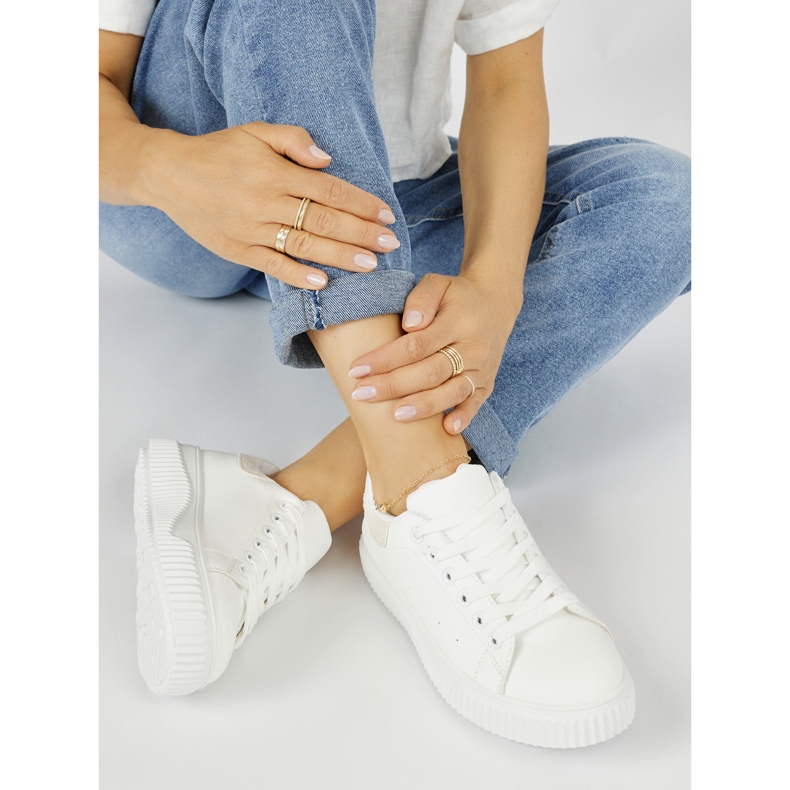 Zapatillas de mujer blancas con elemento beige. blanco 1