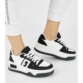 Zapatillas con plataforma en blanco y negro. 2