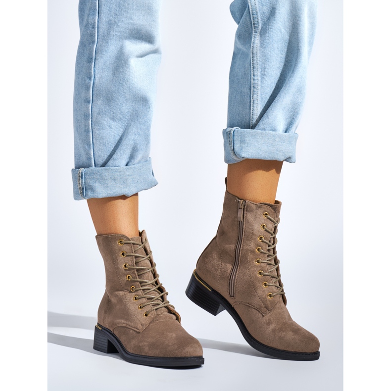 Botines de mujer beige con cordones y tacón bajo 1 Botines de mujer beige con cordones y tacón bajo 1