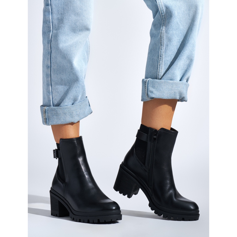 Elegantes botines negros de tacón 1 Elegantes botines negros de tacón 1