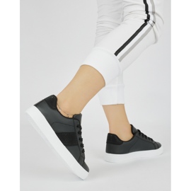 Zapatillas negras en la plataforma negro 3