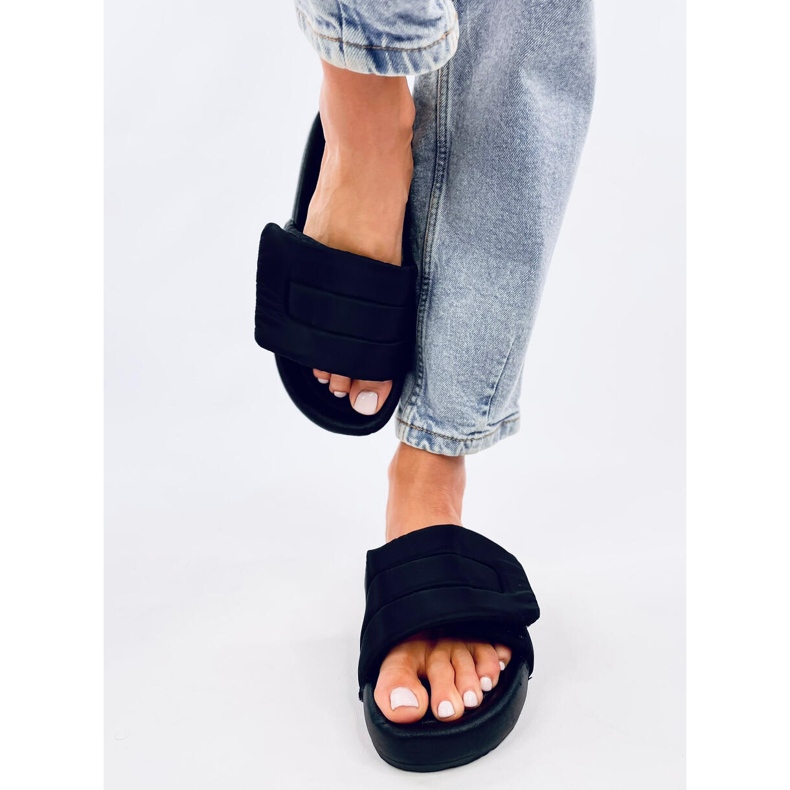 Babuchas de nailon negro Cueto 1