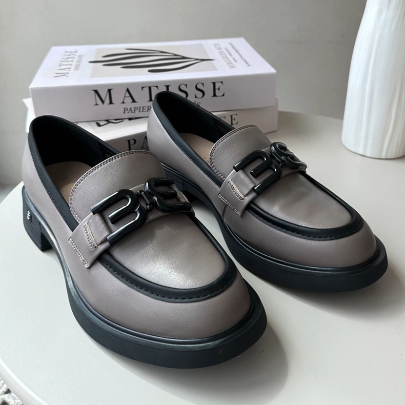 Vinceza Mocasines Mujer Elegantes en Piel Beige Oscuro Triana gris 1