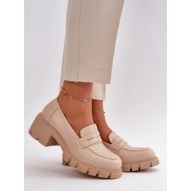 Zapatos de Mujer de Tacón Bajo Confeccionados en Piel Ecológica Beige Menloa 1