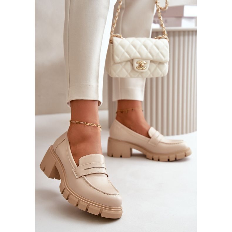 Zapatos de Mujer de Tacón Bajo Confeccionados en Piel Ecológica Beige Menloa 2