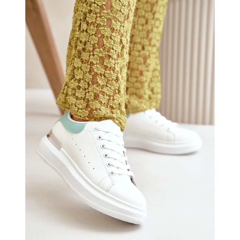 Zapatillas Deportivas de Mujer con Plataforma Baja Fabricadas en Piel Ecológica, Blanco y Verde, Nevelena 2