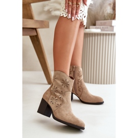 Jezzi Botines De Ante Ecológico Beige Con Parte Superior Calada En Tacón Alto Nevishiia 3