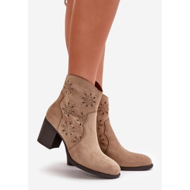 Jezzi Botines De Ante Ecológico Beige Con Parte Superior Calada En Tacón Alto Nevishiia 1