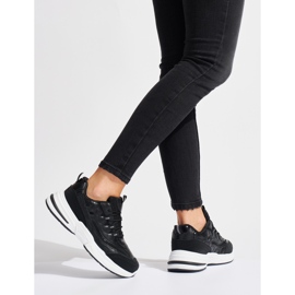 Deportivas de mujer negras con suela gruesa. negro 2