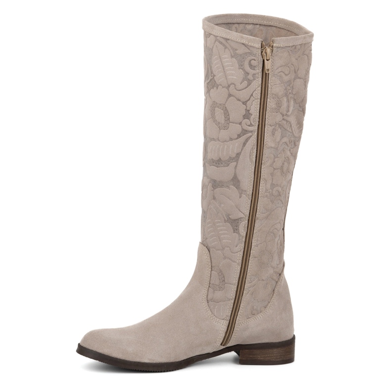 Olivier Botas de mujer de ante confeccionadas en piel natural con flores Emma grabadas, beige 1 Olivier Botas de mujer de ante confeccionadas en piel natural con flores Emma grabadas, beige 1