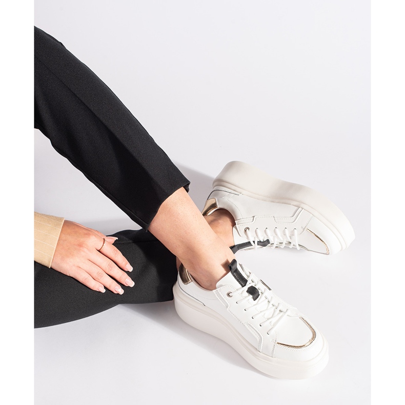 Zapatillas de piel con plataforma blanca. blanco 2