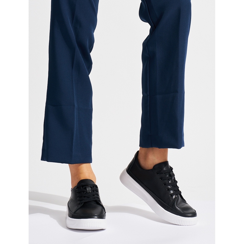 Deportivas negras caladas de piel de Sergio Leone negro 2