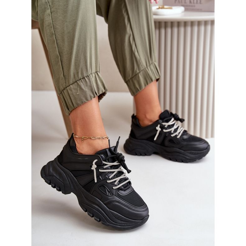 Zapatillas de mujer Relissa negras con suela maciza y cordones decorativos negro 1