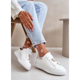 Zapatillas bajas de ecopiel con pins Cillione blancos y plateados 2