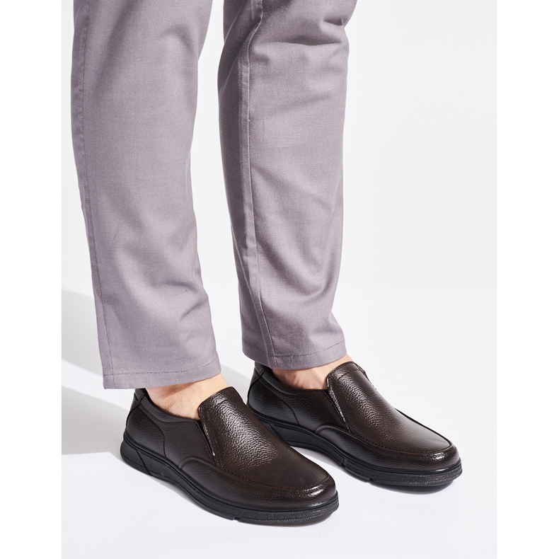 Mocasines de hombre marrones fabricados en piel ecológica. marrón 1