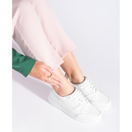 Zapatillas blancas en la plataforma. blanco 3