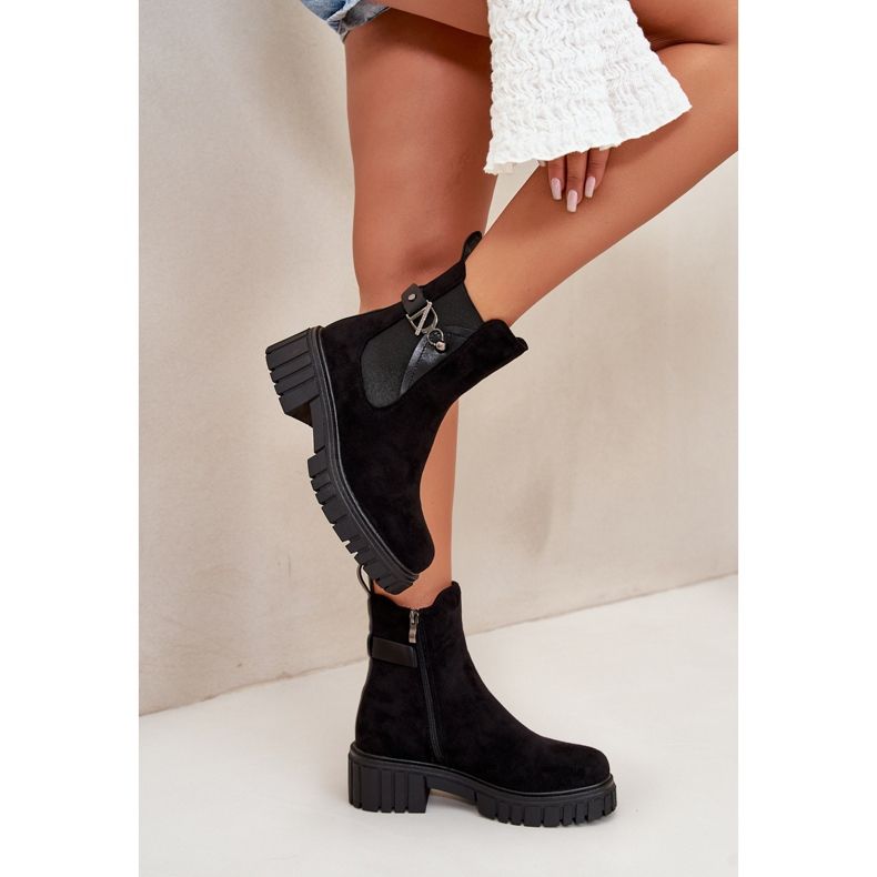 Botines De Mujer Eco Ante Negro Aislados Con Detalle Dorado Bervena 2