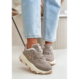 Zapatillas deportivas de mujer con cordones aislados en la plataforma, gris y blanco 3