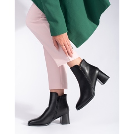 Botines negros de tacón para mujer. 1 Botines negros de tacón para mujer. 1