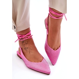 Ballerinas de mujeres empatadas decoradas con circones rosados 1