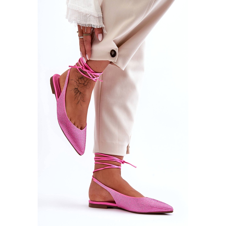 Ballerinas de mujeres empatadas decoradas con circones rosados 2 Ballerinas de mujeres empatadas decoradas con circones rosados 2