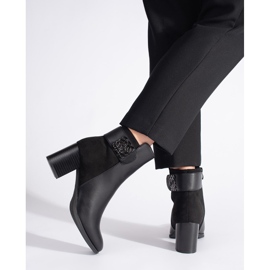 Botines negros de tacón con tira decorativa 3