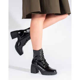 Botines altos charol negro con cordones de Sergio Leone 1