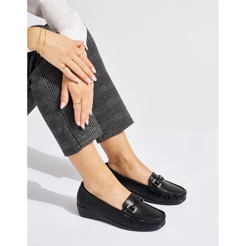 Mocasines negros calados con cuña baja 1