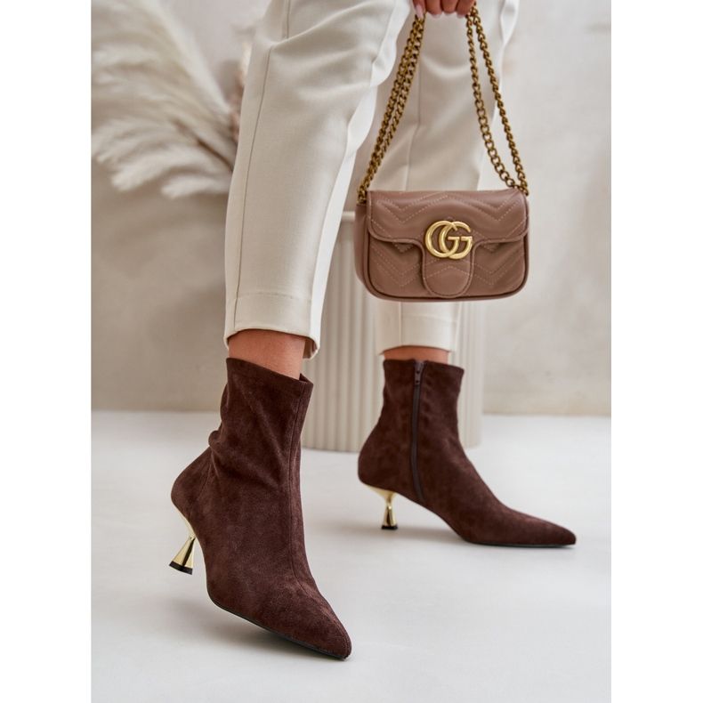 Botas De Mujer Con Tacón Alto De Ante Ecológico Con Puntera En Punta Marrón Irithare 2 Botas De Mujer Con Tacón Alto De Ante Ecológico Con Puntera En Punta Marrón Irithare 2