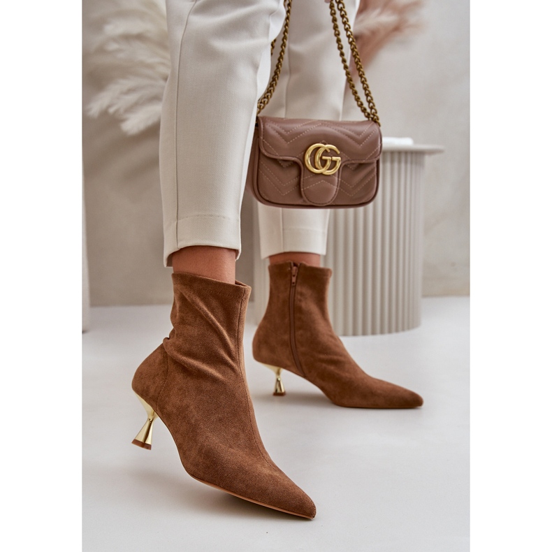 Botas de tacón alto de mujer de ante ecológico con puntera puntiaguda Irithare camel marrón 2