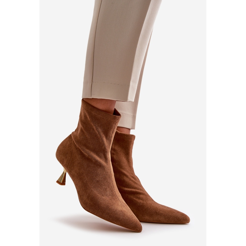 Botas de tacón alto de mujer de ante ecológico con puntera puntiaguda Irithare camel marrón 1