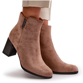 Botas de mujer de ante ecológico aisladas con tacón alto y cierre con cremallera, marrón Erillia beige 10