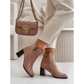 Botas de mujer de ante ecológico aisladas con tacón alto y cierre con cremallera, marrón Erillia beige 3