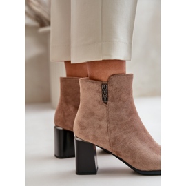 Botas de mujer de ante ecológico aisladas con tacón alto y cierre con cremallera, marrón Erillia beige 5