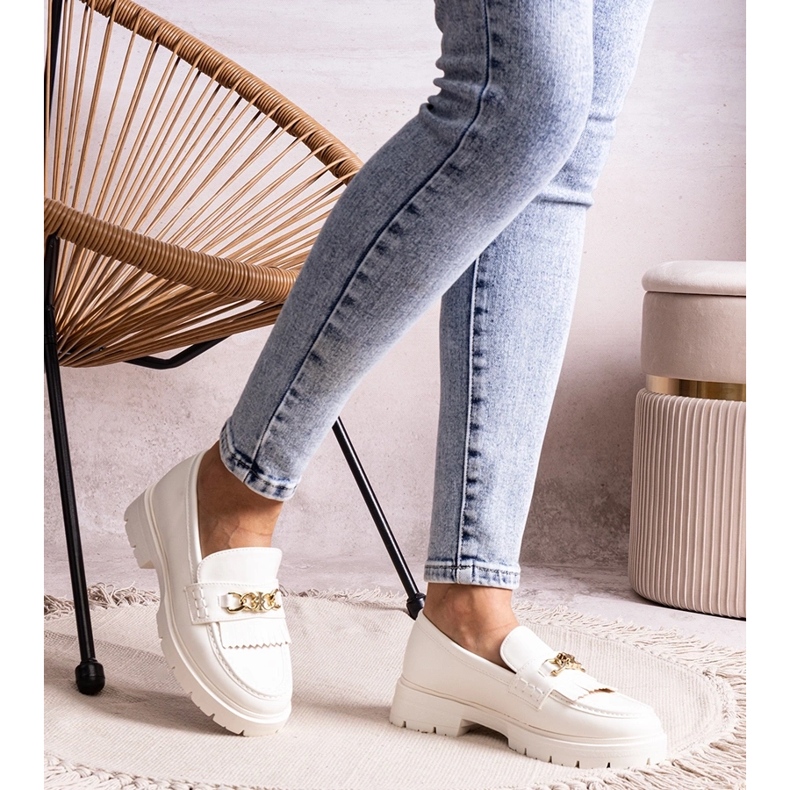 Bez marki Zapatos blancos con hebilla dorada de Anielania 1 Bez marki Zapatos blancos con hebilla dorada de Anielania 1