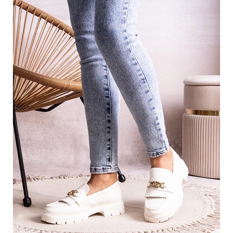 Bez marki Zapatos blancos con hebilla dorada de Anielania 2 Bez marki Zapatos blancos con hebilla dorada de Anielania 2