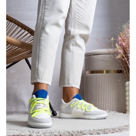 Deportivas grises con cordones flúor de Aucoin blanco 1