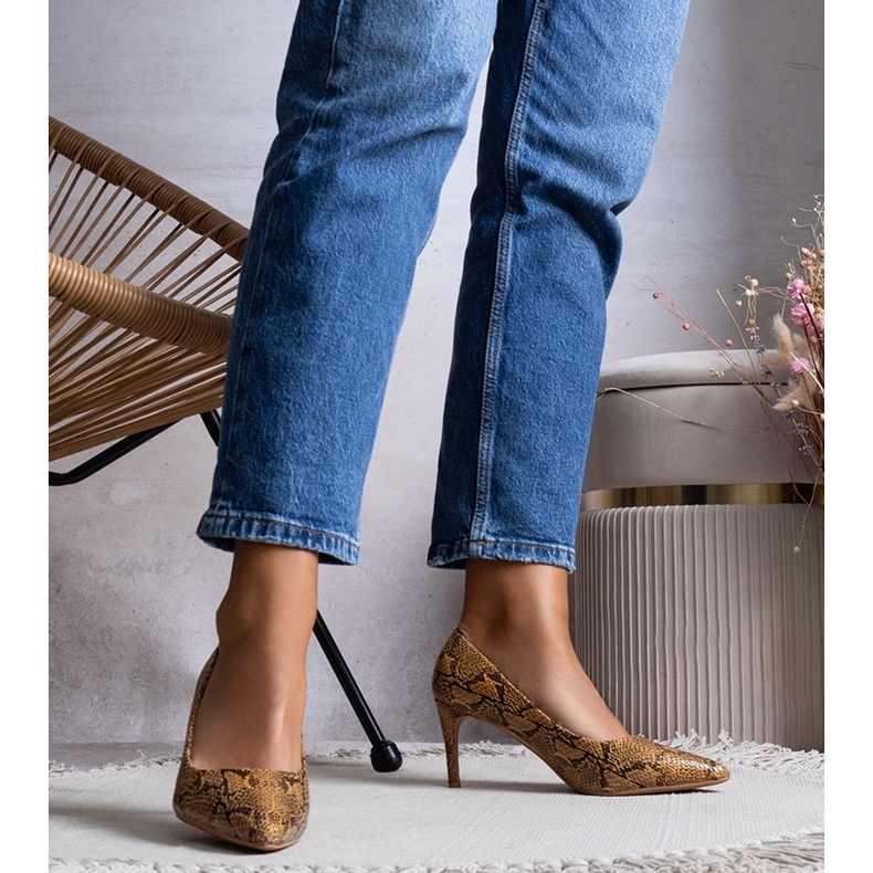 Zapatos de salón camel con estampado de piel de serpiente Nickle marrón 1