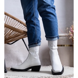 Botas blancas de tacón alto de Marisa. blanco 2