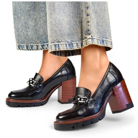 Mocasines negros con tacón más grueso y zapatos bajos. 2