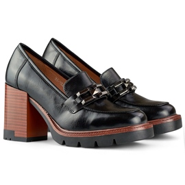 Mocasines negros con tacón más grueso y zapatos bajos. 1