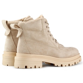 Zapatillas clásicas de mujer en ante beige. 1