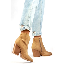 Botas cowboy clásicas de mujer en ante y tacón alto en color beige 3