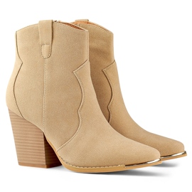 Botas cowboy clásicas de mujer en ante y tacón alto en color beige 1 Botas cowboy clásicas de mujer en ante y tacón alto en color beige 1