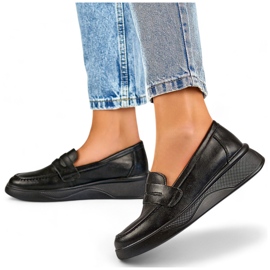 Zapatos de mujer negros clásicos de piel con plataforma cómoda. 2