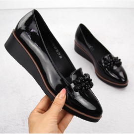 Zapatos mujer charol con adorno negro Vinceza 58400 1