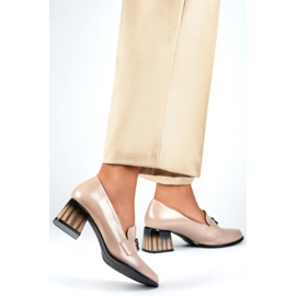 Salón de mujer de charol beige con tacón, zapatos de mujer 3