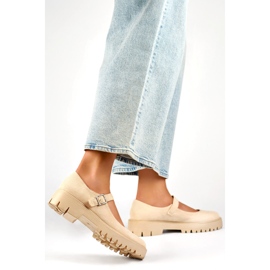 Zapatos mujer ante beige con cierre de hebilla 4
